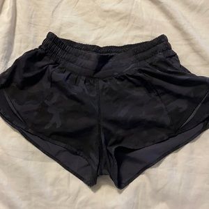 Lululemon Black camo Hotty hot